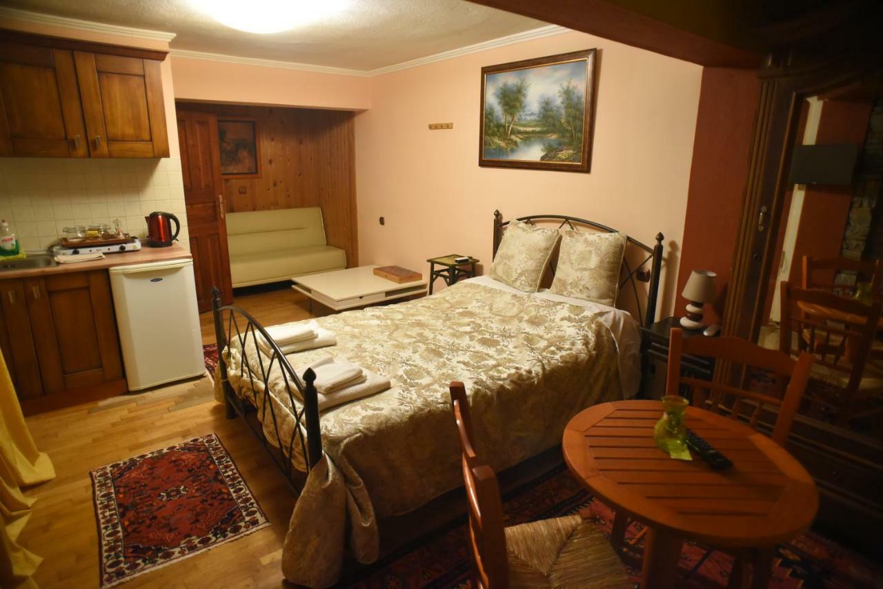 Santa Marina Guesthouse Káto Loutrákion 外观 照片